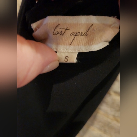 Black maxi dress. Halter style. Cut out back design. Size small. - Picture 4 of 4